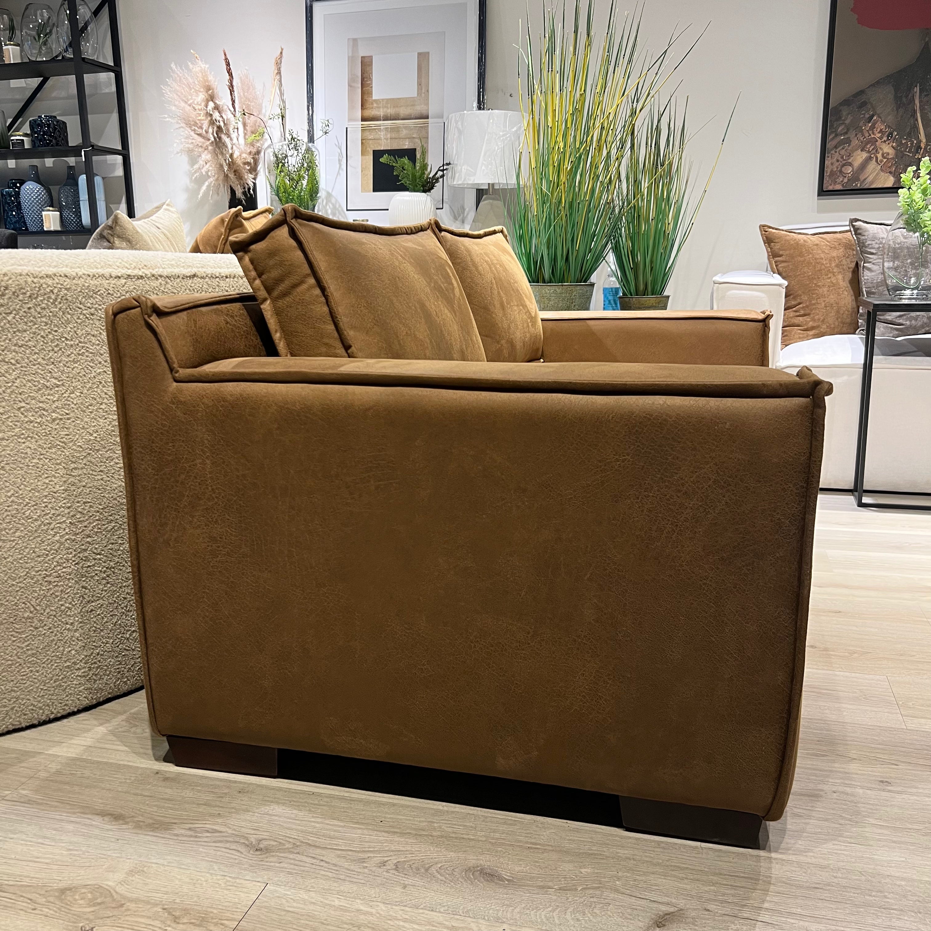 Love Seat Greta